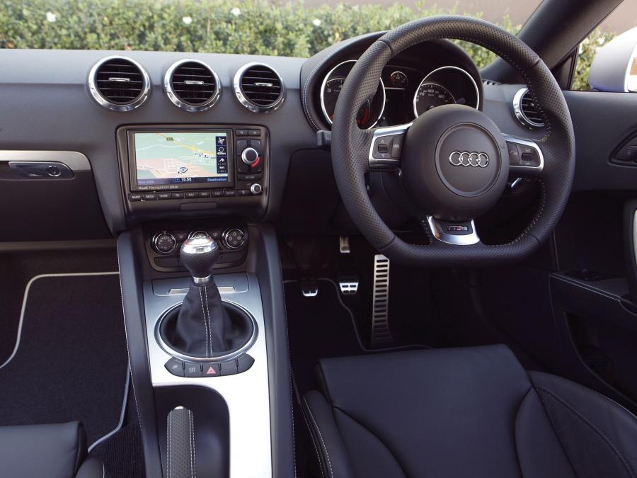Торпедо Audi TT RS Coupe (8J) 2009 года  (AU) (фото 7 из 14)